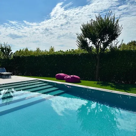 Mealba & Pool فندق