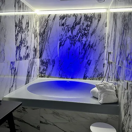 Mealba & Pool 4*