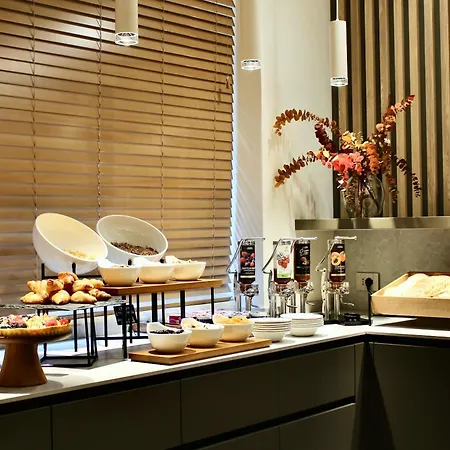 Mealba & Pool Hotel 4*