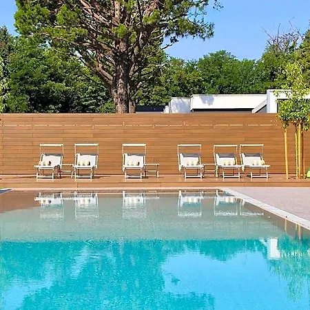 Mealba & Pool فندق
